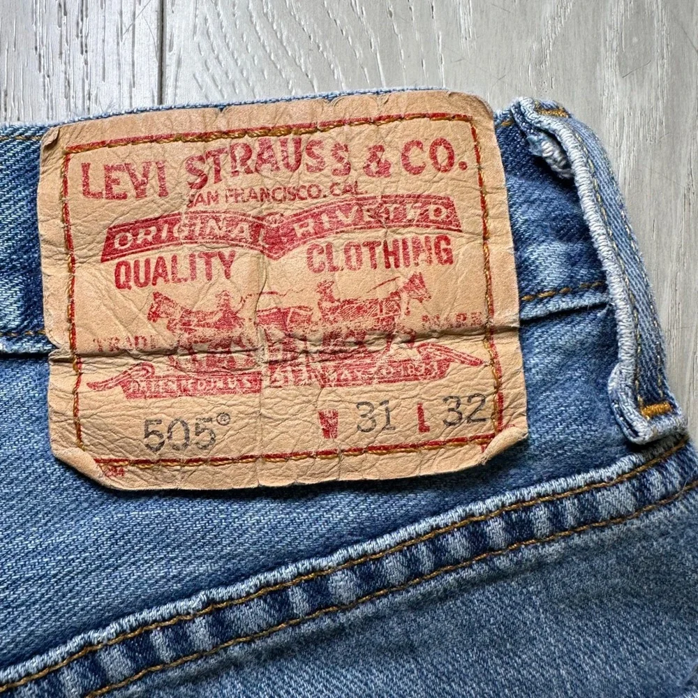 Vintage Levi's 505‎ Regular Fit Jeans W31 L32 Made in Colombia 100% Cotton